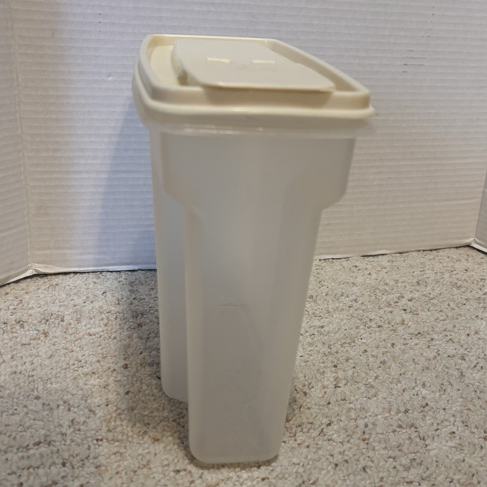 Vintage Rubbermaid Servin Saver #3 13 Cup Sheer Cereal Keeper w/ Cream Lid USA - Picture 3 of 5